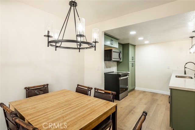 152 Viewpoint Road, Mammoth Lakes CA: https://media.crmls.org/medias/123723ab-8bac-4fd0-94ed-4dbd869eac91.jpg