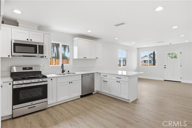 Detail Gallery Image 5 of 19 For 1094 W Evans, San Bernardino,  CA 92411 - 3 Beds | 2 Baths