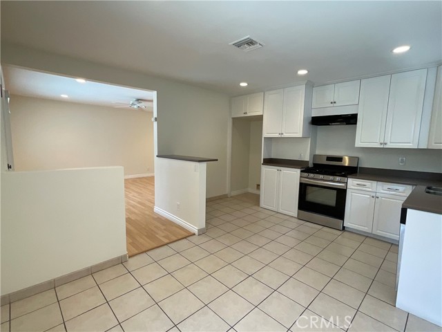 2641 Santa Ana Avenue, Costa Mesa CA: https://media.crmls.org/medias/12381a20-6825-49ba-a946-611384448414.jpg