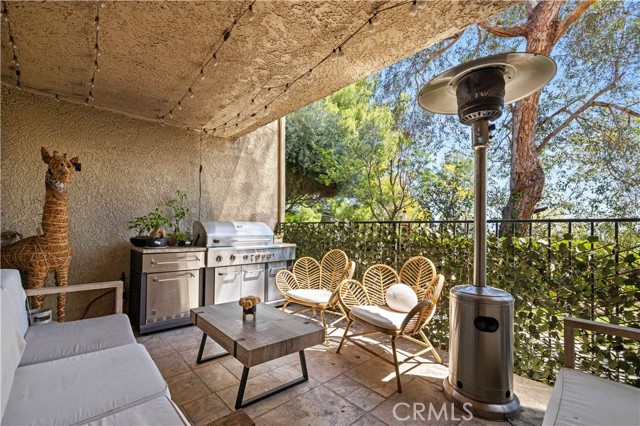 9778 Via Roma, Burbank CA: https://media.crmls.org/medias/12393bd9-39b9-4fae-a4de-c01cfdd37fb1.jpg