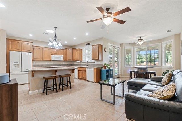 Detail Gallery Image 22 of 73 For 14260 Chinook Rd, Apple Valley,  CA 92307 - 5 Beds | 5/3 Baths