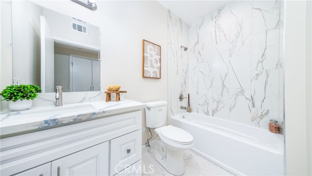 Detail Gallery Image 19 of 24 For 17154 Chatsworth St #1,  Granada Hills,  CA 91344 - 3 Beds | 2/1 Baths