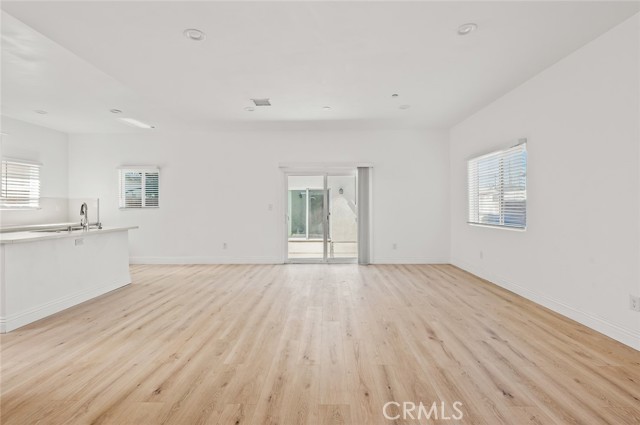 941 E 97th Street, Los Angeles CA: https://media.crmls.org/medias/123bc096-1cf8-4c9e-a6d9-5bdb5ed8bc45.jpg