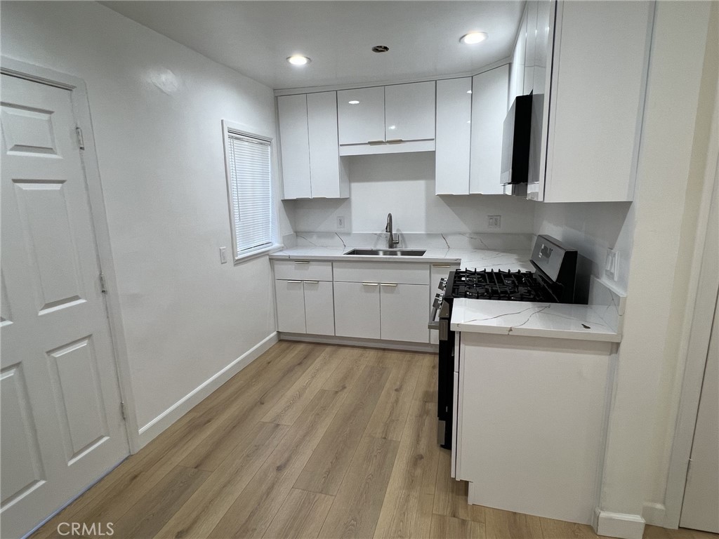 1840 W Glenoaks Boulevard #A — architectural residence
