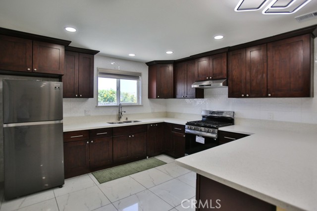 Detail Gallery Image 4 of 15 For 9142 Sabre Ln, Westminster,  CA 92683 - 4 Beds | 2 Baths