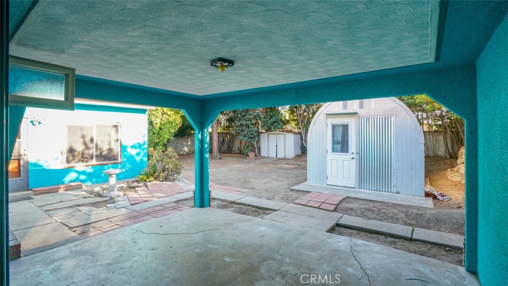 https://media.crmls.org/medias/123f7f3e-b951-4ae2-8b3c-b8fae4e21ba5.jpg?preset=X-Large