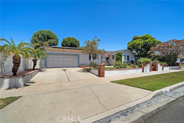 Detail Gallery Image 3 of 29 For 2217 E Parkside Ave, Orange,  CA 92867 - 4 Beds | 2 Baths
