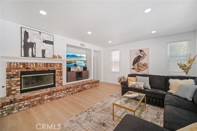 25422 Magnolia Lane, Stevenson Ranch CA: https://media.crmls.org/medias/124082b3-4ca0-498b-b9d6-5dcaba54dc37.jpg