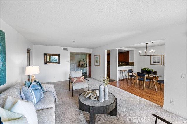 Detail Gallery Image 6 of 34 For 240 Nice Ln #208,  Newport Beach,  CA 92663 - 2 Beds | 2 Baths