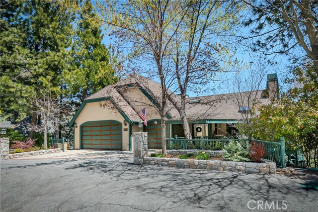 Detail Gallery Image 2 of 17 For 301 Riviera Dr, Lake Arrowhead,  CA 92352 - 6 Beds | 5/1 Baths