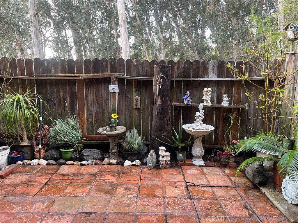 https://media.crmls.org/medias/1241a71e-3c31-4d97-b429-6e05108c386c.jpg?preset=X-Large