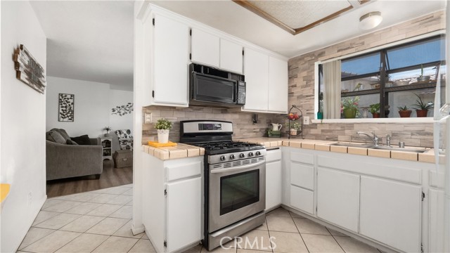 Detail Gallery Image 9 of 29 For 3458 Santa Barbara Ct, Palmdale,  CA 93550 - 2 Beds | 2 Baths
