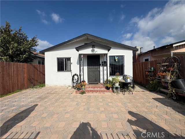 Detail Gallery Image 2 of 17 For 1537 W 60th, Los Angeles,  CA 90047 - 2 Beds | 1 Baths