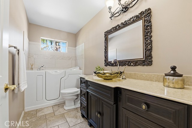 Detail Gallery Image 14 of 34 For 26721 Diaz Dr, Saugus,  CA 91350 - 4 Beds | 2 Baths