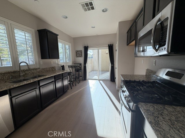 Detail Gallery Image 3 of 7 For 37406 Paseo Violeta, Murrieta,  CA 92563 - 3 Beds | 2/1 Baths