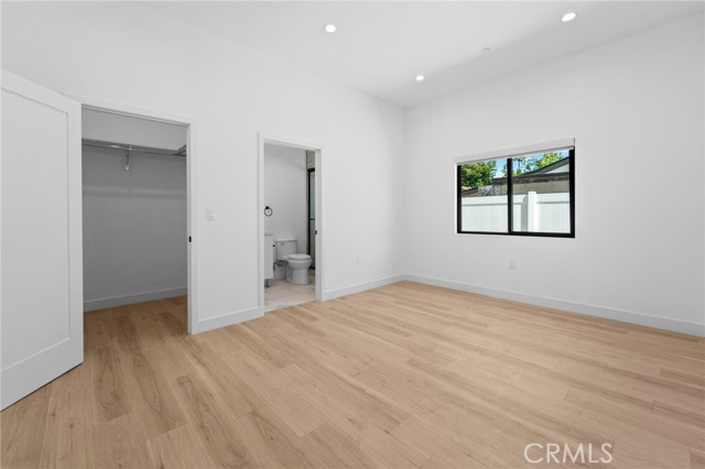 6827 Ranchito Avenue, Van Nuys CA: https://media.crmls.org/medias/1242a2c6-d0e0-40a5-a7dc-a2b102a4cecd.jpg