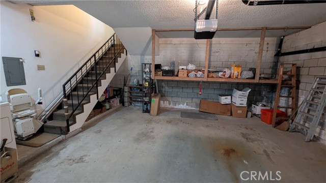 Detail Gallery Image 11 of 22 For 100 S Lucia Ave #1,  Redondo Beach,  CA 90277 - 3 Beds | 3 Baths