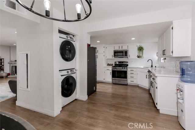 Detail Gallery Image 18 of 27 For 2850 Montrose Ave #6,  La Crescenta,  CA 91214 - 3 Beds | 3 Baths