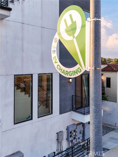 Detail Gallery Image 46 of 46 For 2400 Glendale Ct, Los Angeles,  CA 90039 - 3 Beds | 3 Baths