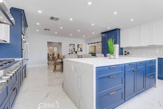 Detail Gallery Image 2 of 21 For 22555 Califa St, Woodland Hills,  CA 91367 - 7 Beds | 7 Baths
