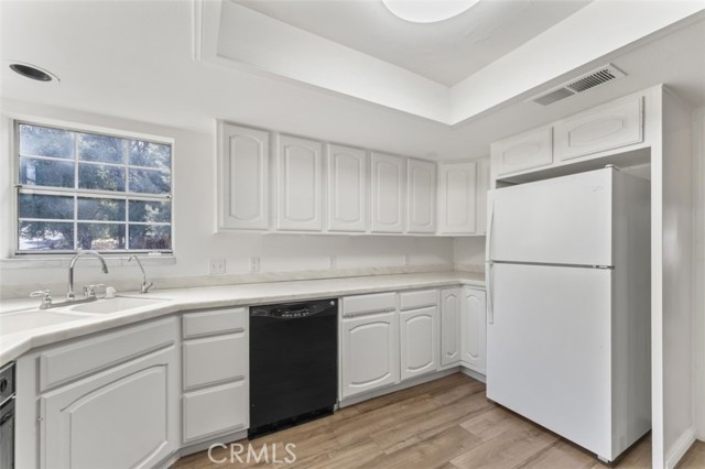 Detail Gallery Image 3 of 37 For 2411 Glacier Dr, –,  CA 93225 - 4 Beds | 3 Baths