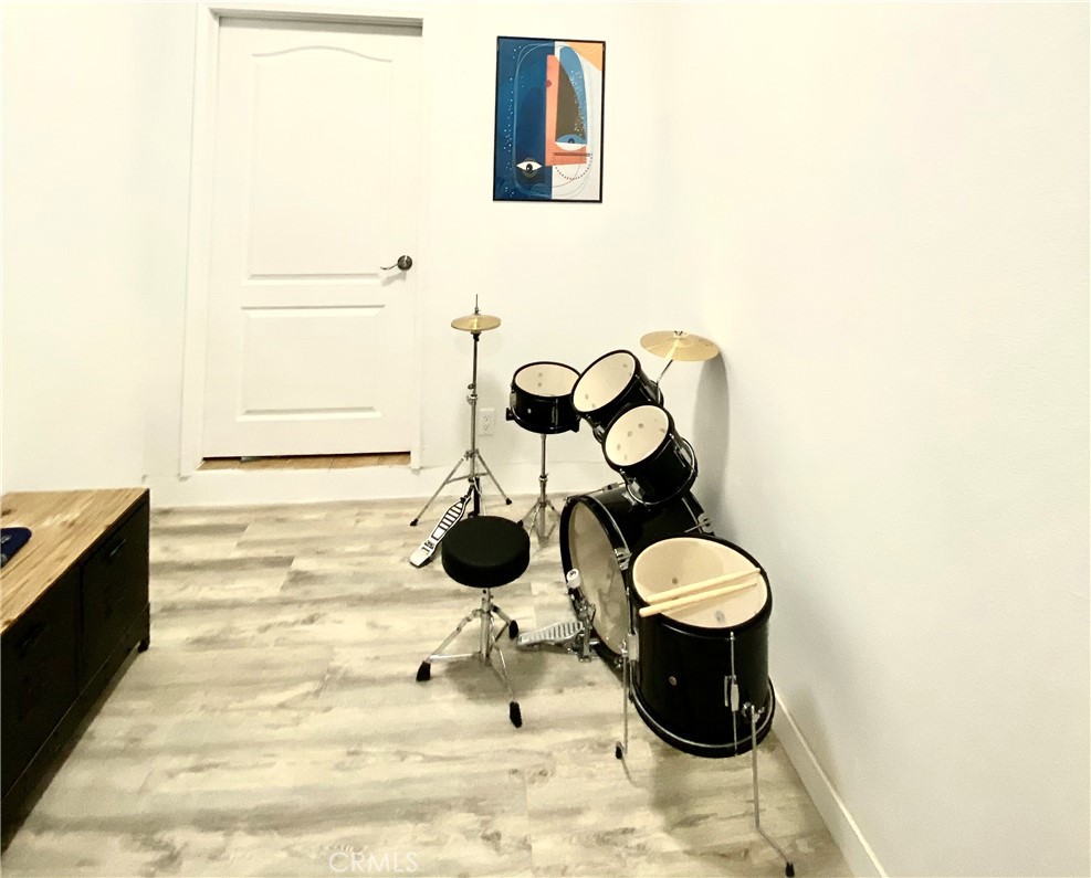 https://media.crmls.org/medias/1246127d-5270-4b40-8774-8bfc9327209a.jpg?preset=X-Large