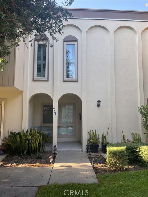 9852 Coral Cove Circle, Huntington Beach CA: https://media.crmls.org/medias/12464d69-60f1-409c-9a50-f3168def3f48.jpg