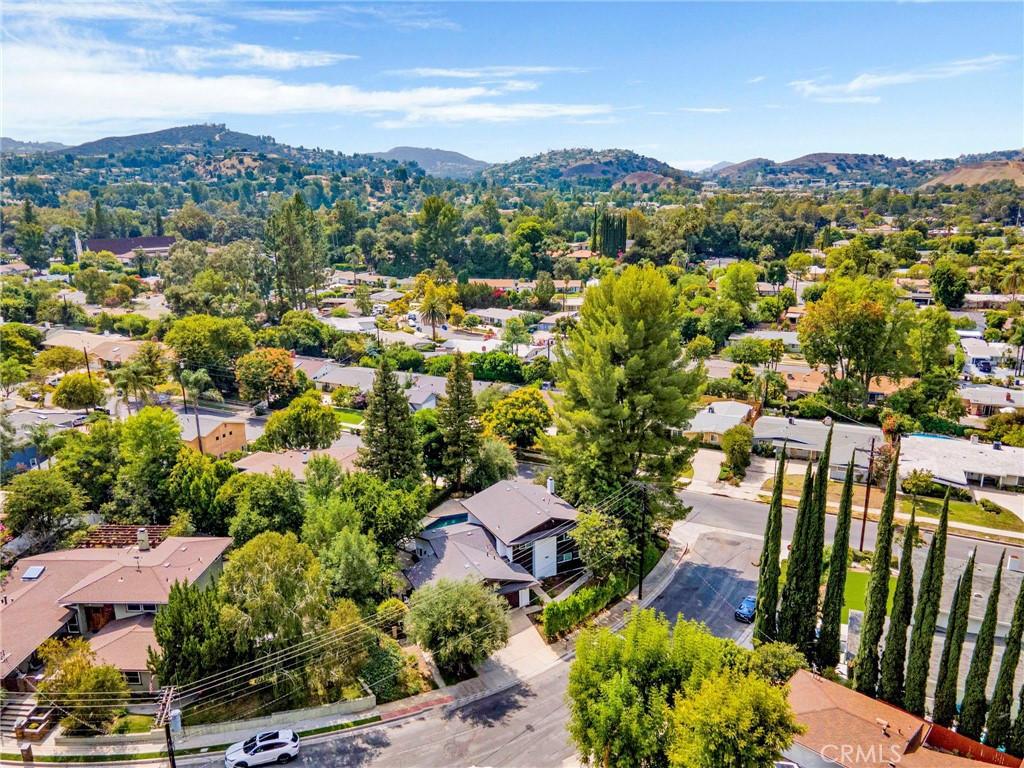 https://media.crmls.org/medias/124688de-b865-462d-bc22-872aeca37b31.jpg?preset=X-Large