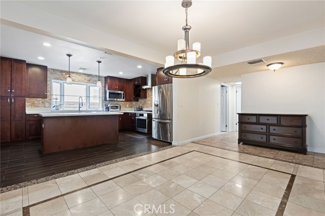 Detail Gallery Image 6 of 30 For 12601 Daryl, Granada Hills,  CA 91344 - 5 Beds | 3 Baths