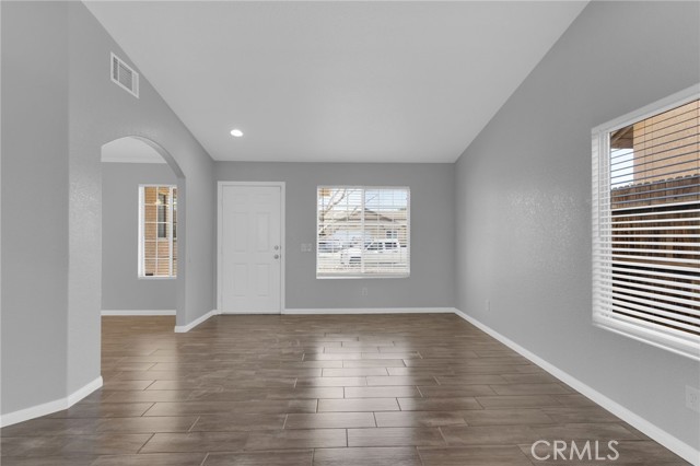 Detail Gallery Image 4 of 65 For 12268 Shadow, Victorville,  CA 92392 - 4 Beds | 3 Baths