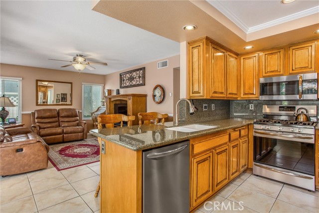 100 Waters Court, Redlands CA: https://media.crmls.org/medias/12470560-9bbe-46ef-a182-7b5c6dcc22cb.jpg