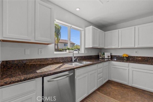 Detail Gallery Image 21 of 48 For 12303 Midtowne Dr, Bakersfield,  CA 93312 - 5 Beds | 2/1 Baths