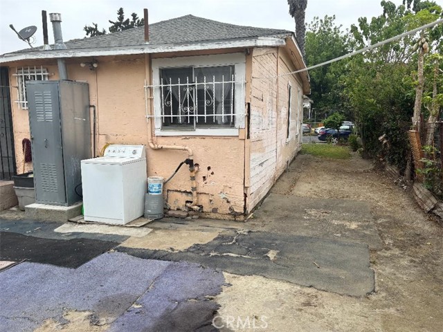 1220 1222 E 49th Street, Los Angeles CA: https://media.crmls.org/medias/124846d7-41db-4bad-adac-971753a4b846.jpg