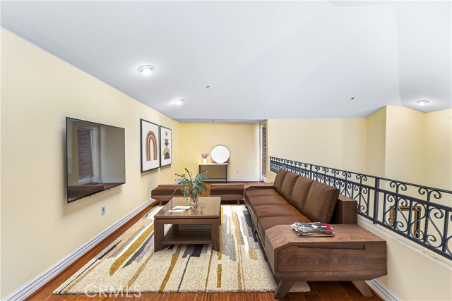Detail Gallery Image 13 of 33 For 10913 Whipple St #302,  Toluca Lake,  CA 91602 - 2 Beds | 2 Baths
