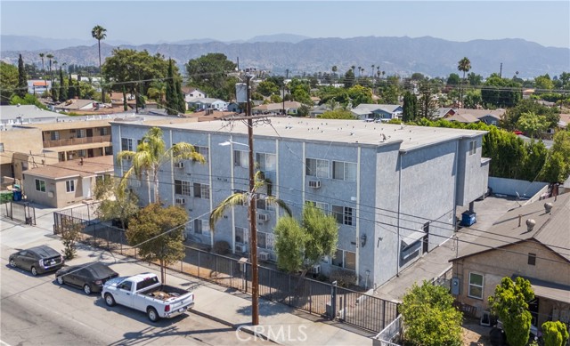 6242 Vineland Avenue, North Hollywood CA: https://media.crmls.org/medias/1248b366-1c06-4b17-baf9-35d72d88b430.jpg
