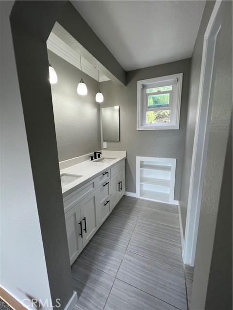 21552 Sterling Drive, Lake Forest CA: https://media.crmls.org/medias/12498f7f-de41-44ed-aa4e-54964b76a35f.jpg