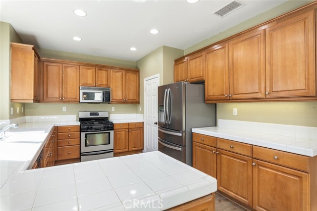 Detail Gallery Image 9 of 49 For 32582 Wildflower Dr, Lake Elsinore,  CA 92532 - 4 Beds | 2/1 Baths