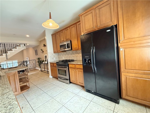 Detail Gallery Image 5 of 17 For 5241 Colodny Dr #403,  Agoura Hills,  CA 91301 - 3 Beds | 2/1 Baths