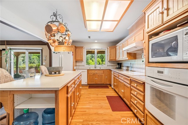 18501 Rustic Ridge Road, Lower Lake CA: https://media.crmls.org/medias/124bea91-1250-4d14-921a-361d795b70b5.jpg