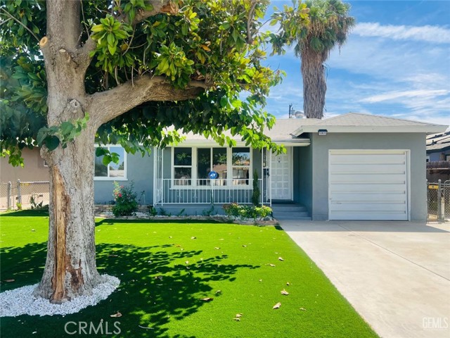 10805 Santa Clara Street, Lamont CA: https://media.crmls.org/medias/124c3d08-9108-4fa7-b2e8-12cc5b9b8ee7.jpg