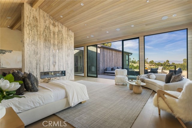 24255 Bridle Trail Road, Hidden Hills CA: https://media.crmls.org/medias/124c74d0-310f-4d7b-91d2-ac6a2acc6d11.jpg