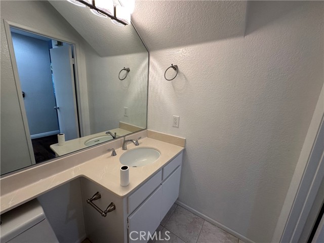 Detail Gallery Image 16 of 34 For 2211 Carob, Tustin,  CA 92782 - 3 Beds | 2/1 Baths