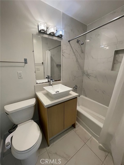 Detail Gallery Image 9 of 13 For 1250 W 37th St #9,  Los Angeles,  CA 90007 - 2 Beds | 1 Baths