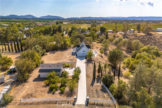 39195 Avenida Antonovich, Temecula CA: https://media.crmls.org/medias/124e0b10-0bf5-4d47-a7a1-521213b1e159.jpg