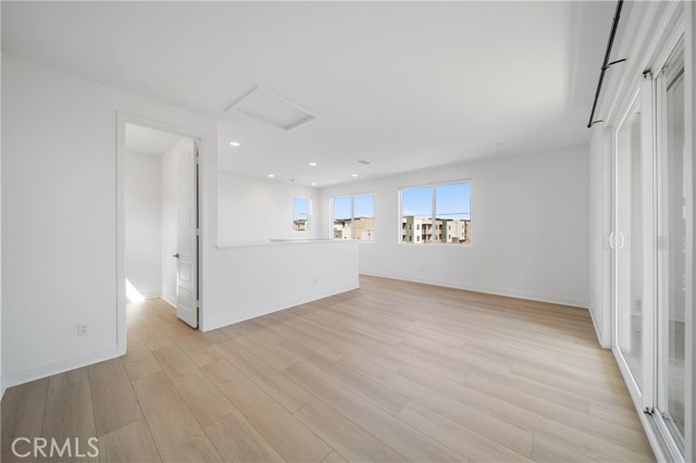 187 yugen, Irvine CA: https://media.crmls.org/medias/124e7b18-efe6-4ba0-9899-a7a93dec1694.jpg