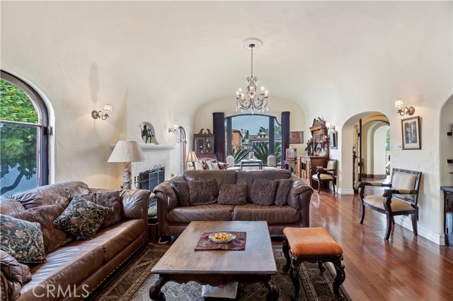 Image 26 of 73 For 4202 University