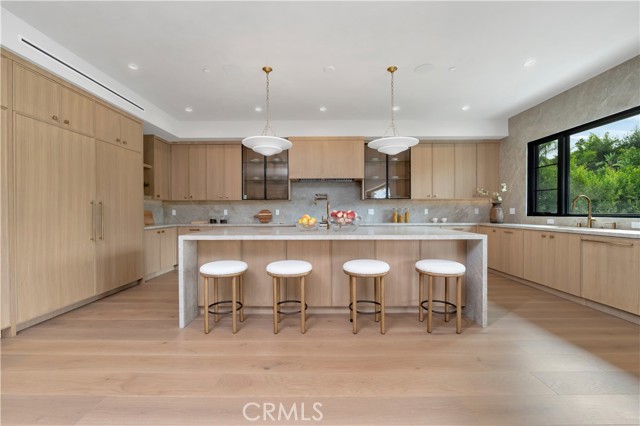 13024 Bloomfield Street, Studio City CA: https://media.crmls.org/medias/124eaf4c-8323-4d7b-94fb-c57f093d45fb.jpg