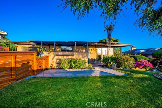 1687 Temple Hills Drive, Laguna Beach CA: https://media.crmls.org/medias/124ed58c-966b-4191-b193-0554783c2a31.jpg