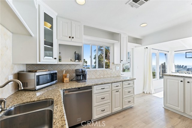 Detail Gallery Image 16 of 44 For 31261 Monterey St, Laguna Beach,  CA 92651 - 2 Beds | 1/1 Baths