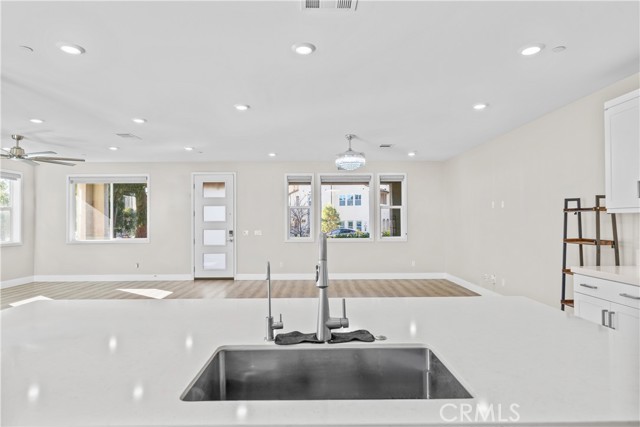 Detail Gallery Image 17 of 56 For 124 Zawn, Irvine,  CA 92618 - 4 Beds | 4/1 Baths